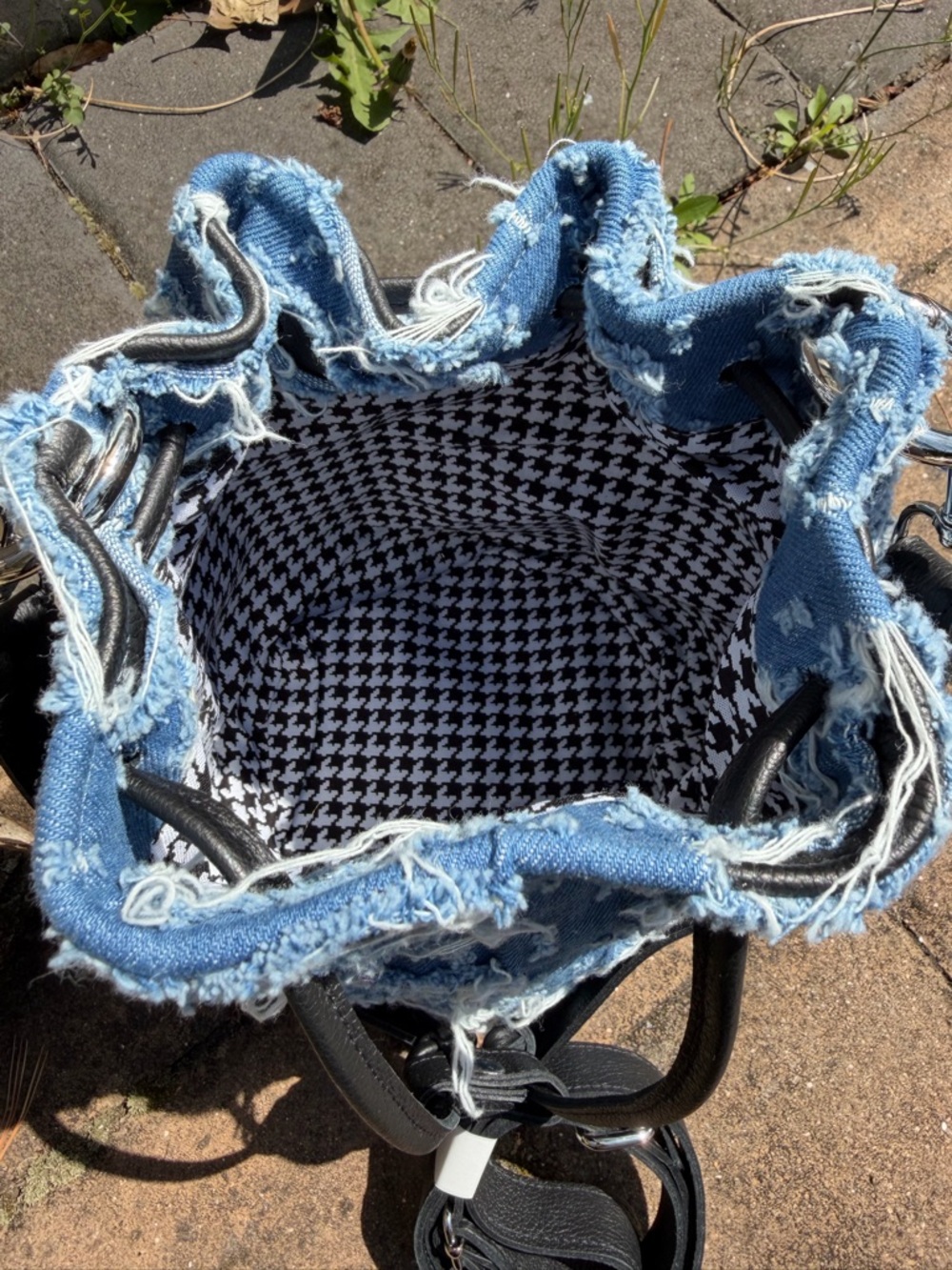 NWOT Love Cortnie shredded denim & leather bucket bag - Picture 4 of 6